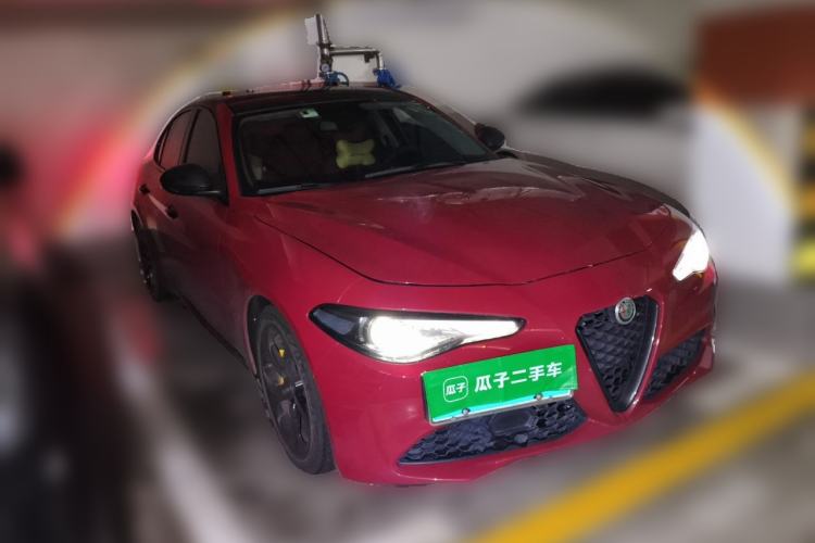 Used Alfa Romeo Giulia 2019 2.0T 280HP Black Package Limited Edition Front Right 45 Deg