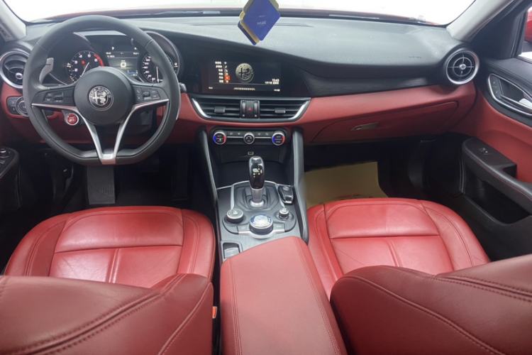 Used Alfa Romeo Giulia 2019 2.0T 280HP Luxury Edition Interior 2