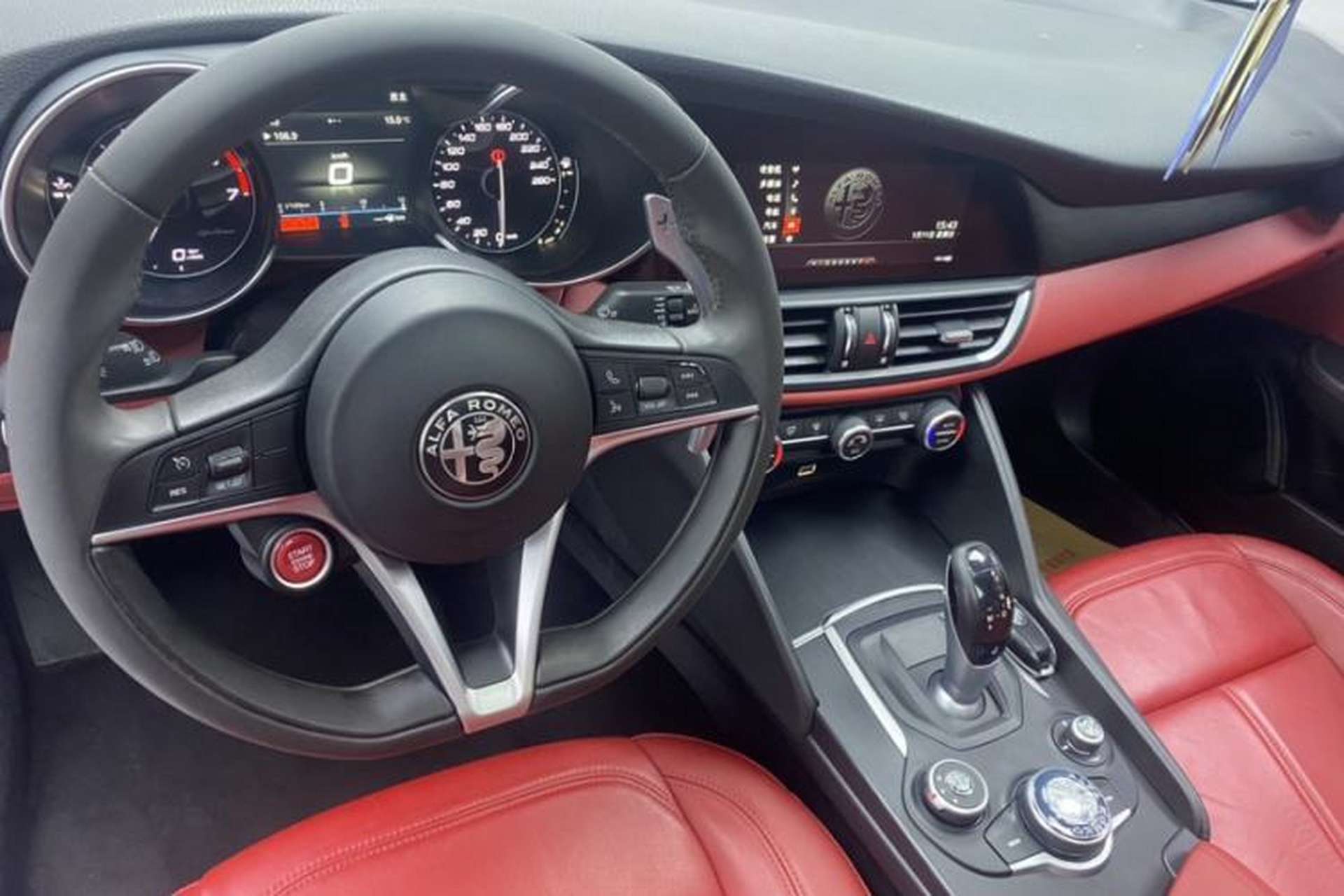 Used Alfa Romeo Giulia 2019 2.0T 280HP Luxury Edition Interior 4