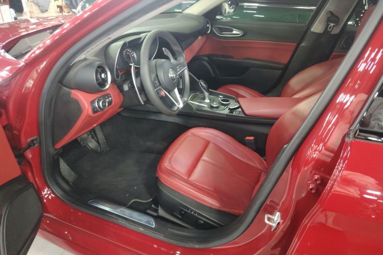 Used Alfa Romeo Giulia 2019 2.0T 280HP Luxury Edition Left Front Seat
