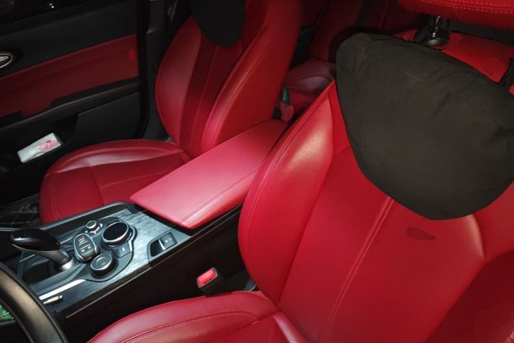 Used Alfa Romeo Giulia 2019 2.0T 280HP Black Package Limited Edition Left Front Seat
