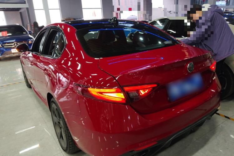 Used Alfa Romeo Giulia 2019 2.0T 280HP Luxury Edition Rear Left 45 Deg