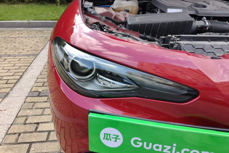 Used Alfa Romeo Giulia 2019 2.0T 280HP Black Package Limited Edition Right Front Headlight