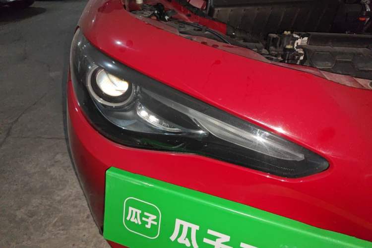 Used Alfa Romeo Giulia 2019 2.0T 280HP Black Package Limited Edition Right Front Headlight
