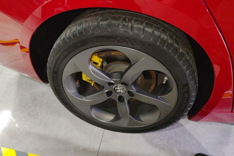 Used Alfa Romeo Giulia 2019 2.0T 280HP Luxury Edition Right Rear Wheel Hub