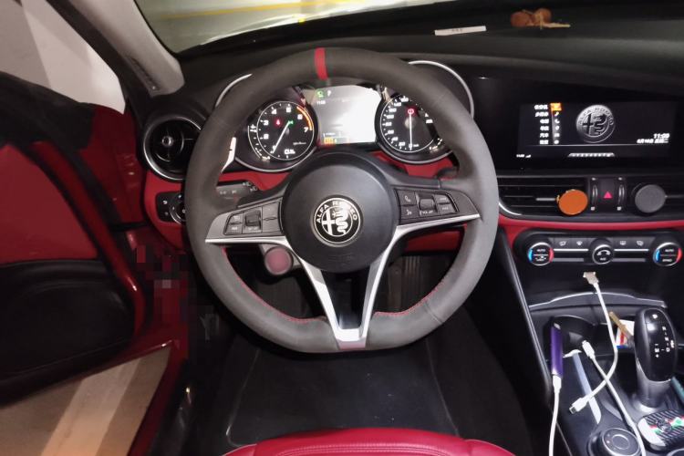 Used Alfa Romeo Giulia 2019 2.0T 280HP Black Package Limited Edition Steering Wheel