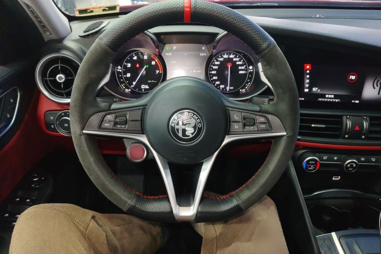 Used Alfa Romeo Giulia 2019 2.0T 280HP Luxury Edition Steering Wheel