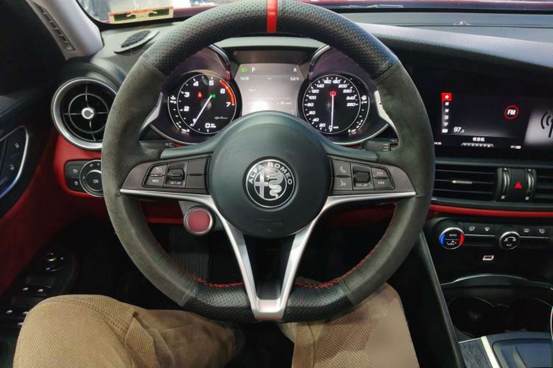 Used Alfa Romeo Giulia 2019 2.0T 280HP Luxury Edition Steering Wheel