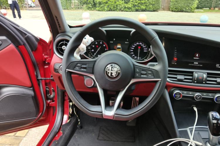 Used Alfa Romeo Giulia 2019 2.0T 280HP Black Package Limited Edition Steering Wheel