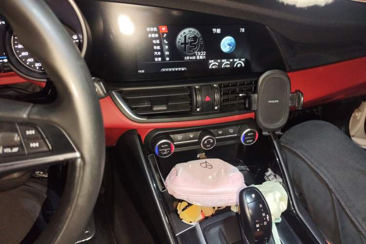 Used Alfa Romeo Giulia 2019 2.0T 280HP Black Package Limited Edition Audio And AC Panel