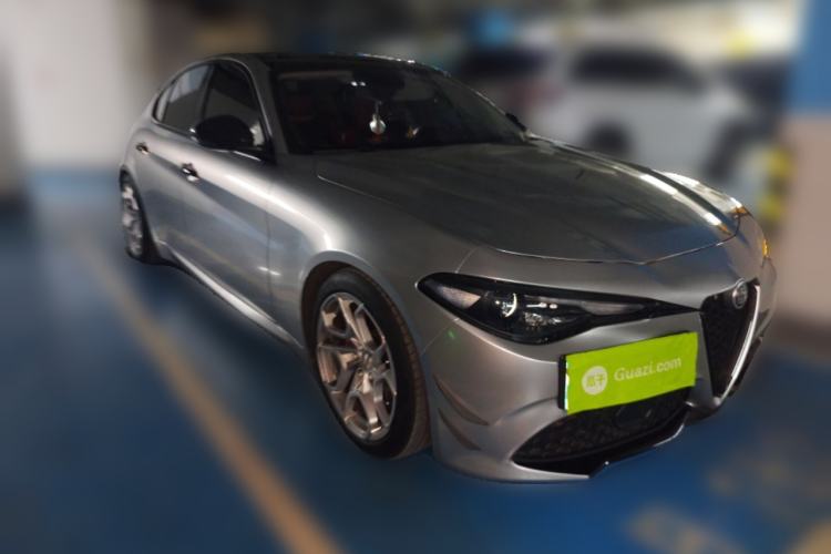Used Alfa Romeo Giulia 2019 2.0T 280HP Black Package Limited Edition Front Right 45 Deg