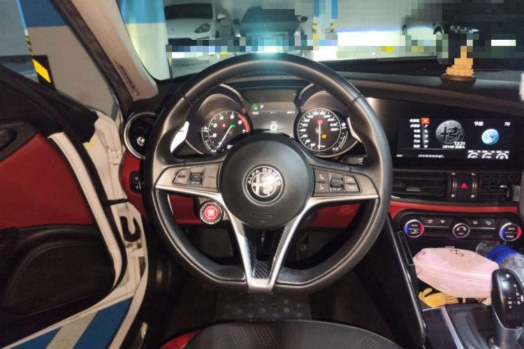 Used Alfa Romeo Giulia 2019 2.0T 280HP Black Package Limited Edition Steering Wheel