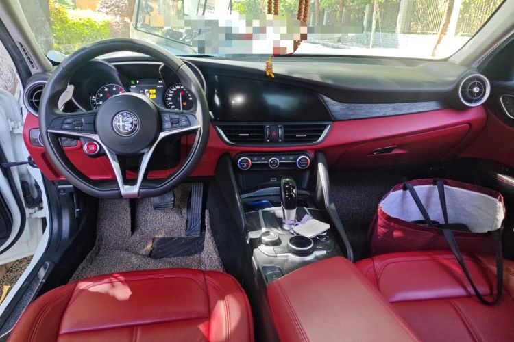 Used Alfa Romeo Giulia 2019 2.0T 280HP Luxury Edition Center Console