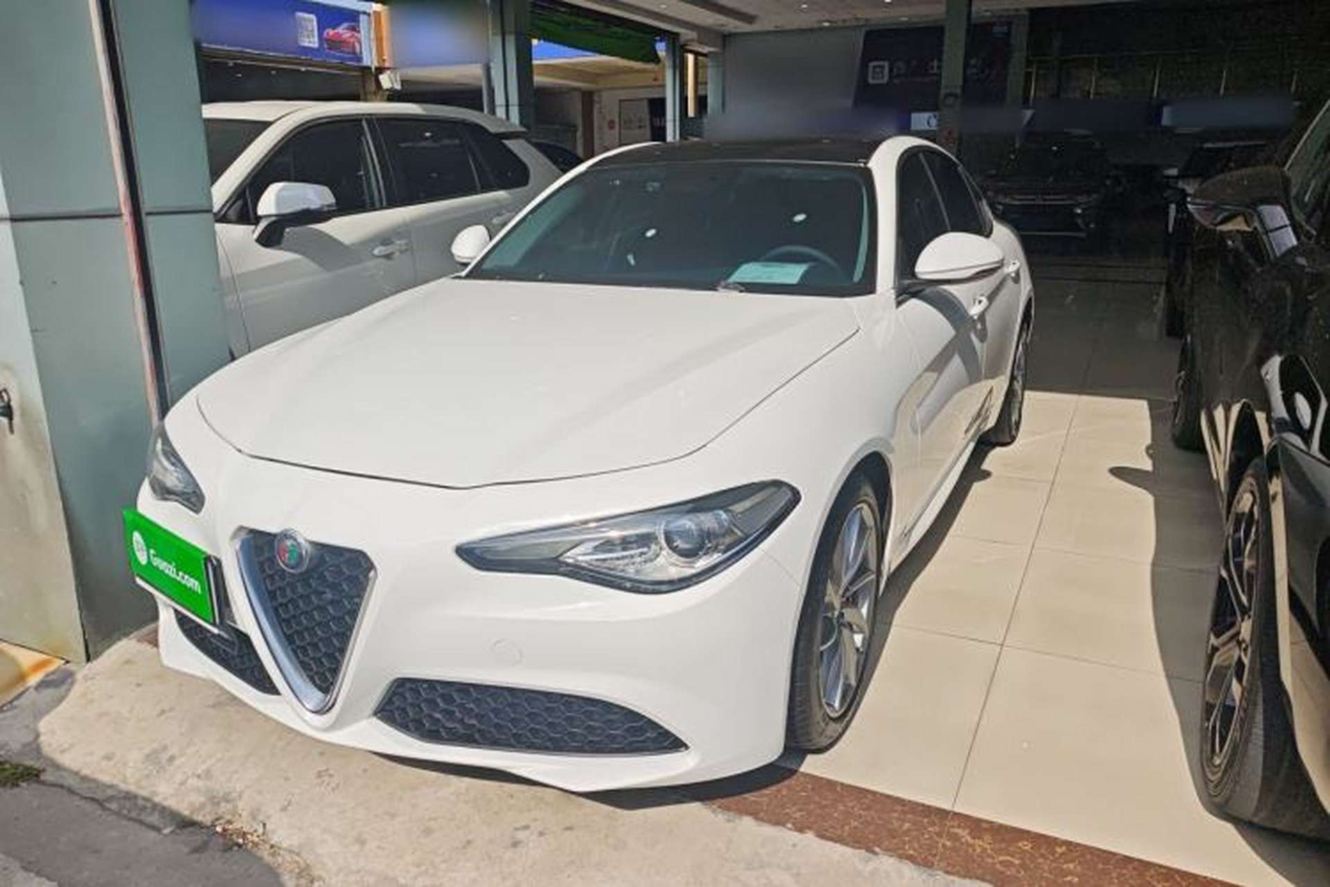 Used Alfa Romeo Giulia 2019 2.0T 280HP Luxury Edition Front Left 45 Deg