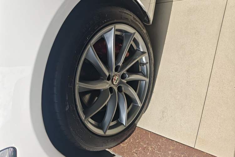 Used Alfa Romeo Giulia 2019 2.0T 280HP Luxury Edition Left Front Wheel Hub
