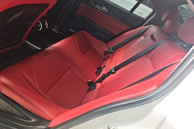 Used Alfa Romeo Giulia 2019 2.0T 280HP Luxury Edition Left Rear Seat