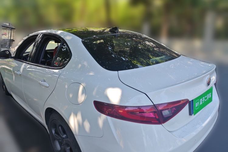 Used Alfa Romeo Giulia 2019 2.0T 280HP Luxury Edition Rear Left 45 Deg