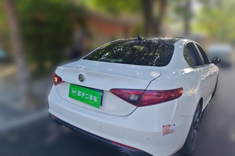 Used Alfa Romeo Giulia 2019 2.0T 280HP Luxury Edition Rear Right 45 Deg