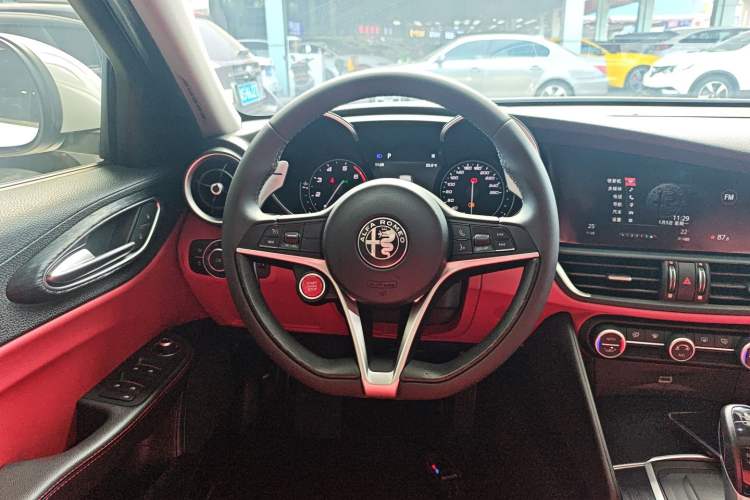 Used Alfa Romeo Giulia 2019 2.0T 280HP Luxury Edition Steering Wheel