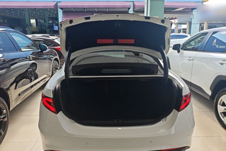 Used Alfa Romeo Giulia 2019 2.0T 280HP Luxury Edition Trunk