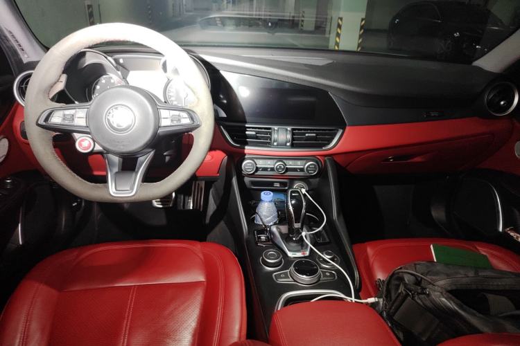 Used Alfa Romeo Giulia 2020 2.0T 280HP Track Edition Limited Release Center Console