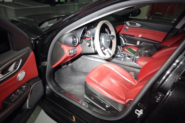 Used Alfa Romeo Giulia 2020 2.0T 280HP Track Edition Limited Release Driver Seat