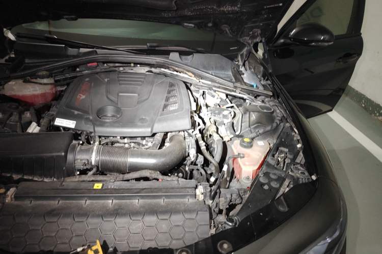 Used Alfa Romeo Giulia 2020 2.0T 280HP Track Edition Limited Release Engine Bay Left