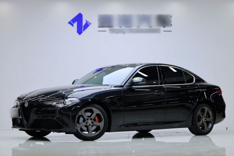 Used Alfa Romeo Giulia 2020 2.0T 280HP Track Edition Limited Release Exterior 2