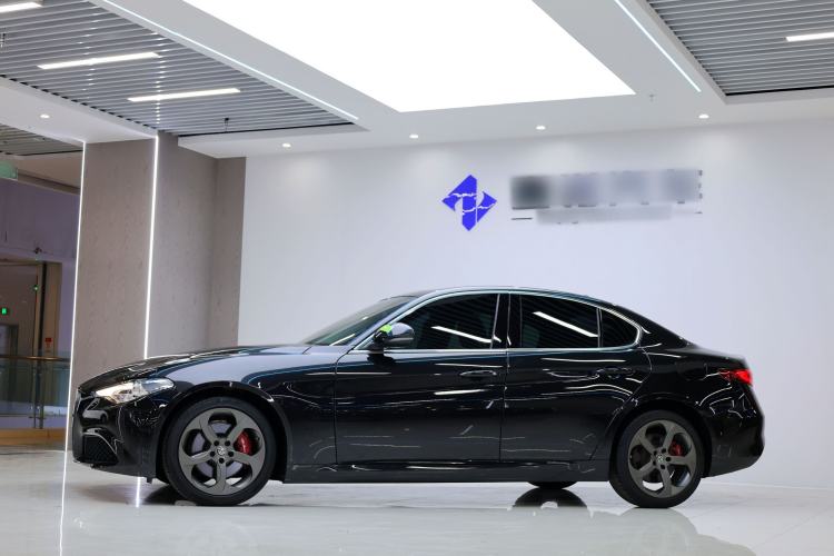 Used Alfa Romeo Giulia 2020 2.0T 280HP Track Edition Limited Release Exterior 3