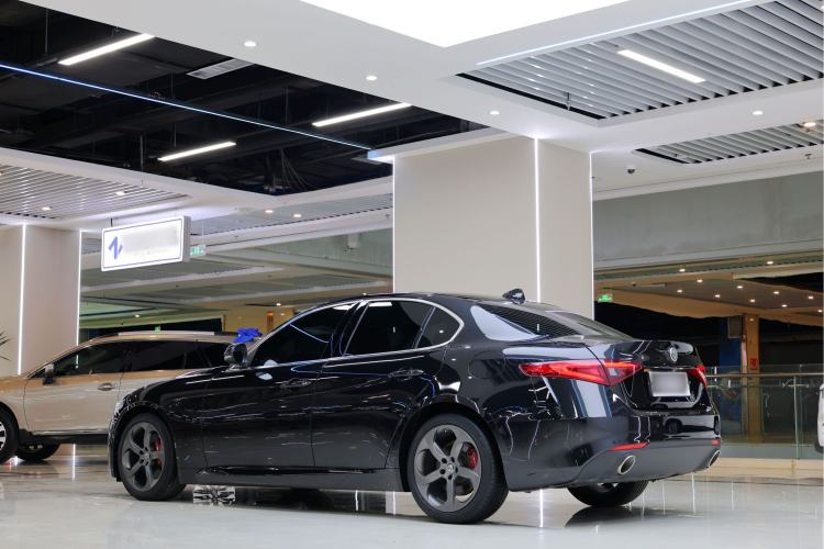 Used Alfa Romeo Giulia 2020 2.0T 280HP Track Edition Limited Release Exterior 4