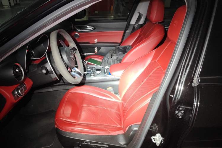 Used Alfa Romeo Giulia 2020 2.0T 280HP Track Edition Limited Release Left Front Seat