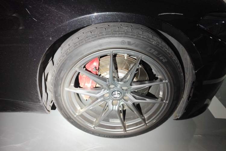 Used Alfa Romeo Giulia 2020 2.0T 280HP Track Edition Limited Release Right Front Wheel Hub