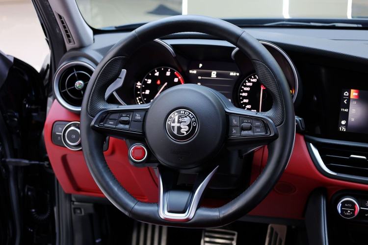 Used Alfa Romeo Giulia 2020 2.0T 280HP Track Edition Limited Release Steering Wheel