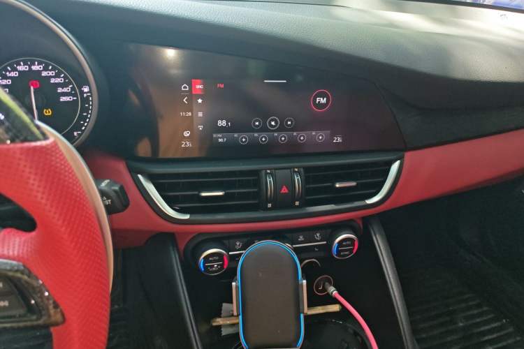 Used Alfa Romeo Giulia 2020 2.0T 280HP Luxury Edition Audio And AC Panel