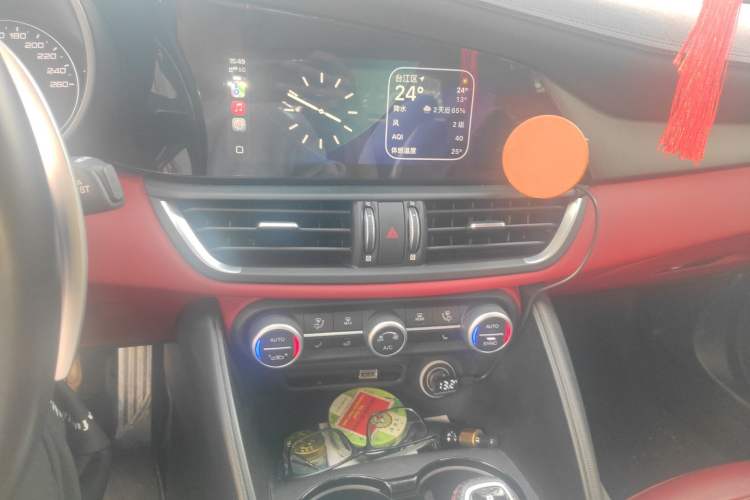 Used Alfa Romeo Giulia 2020 2.0T 280HP Luxury Sports Edition Audio And AC Panel