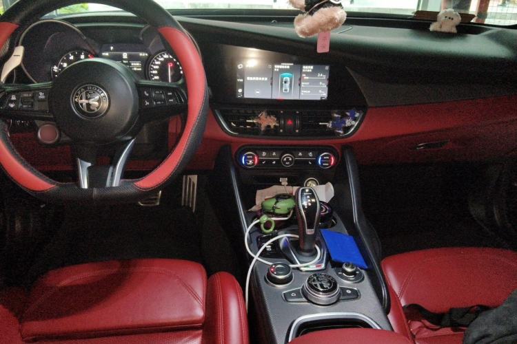 Used Alfa Romeo Giulia 2020 2.0T 280HP Luxury Sports Edition Center Console