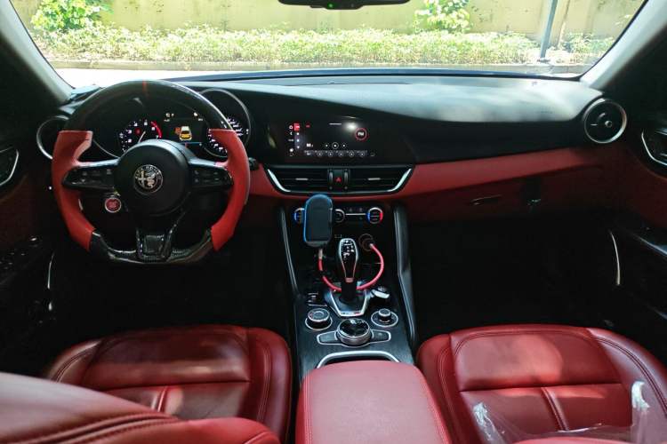 Used Alfa Romeo Giulia 2020 2.0T 280HP Luxury Edition Center Console