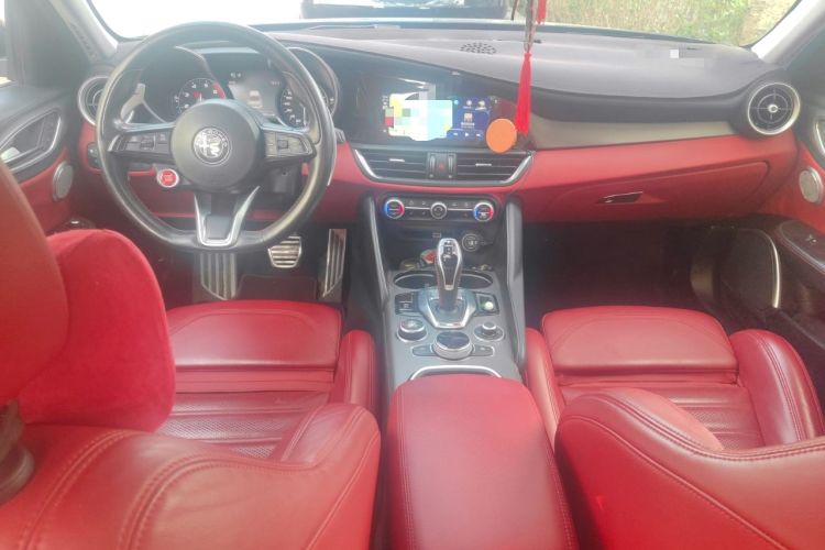Used Alfa Romeo Giulia 2020 2.0T 280HP Luxury Sports Edition Center Console
