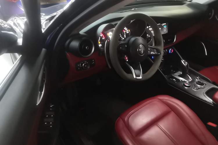 Used Alfa Romeo Giulia 2020 2.0T 280HP Luxury Edition Driver Seat