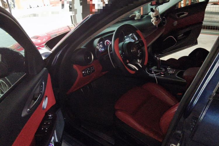 Used Alfa Romeo Giulia 2020 2.0T 280HP Luxury Sports Edition Driver Seat