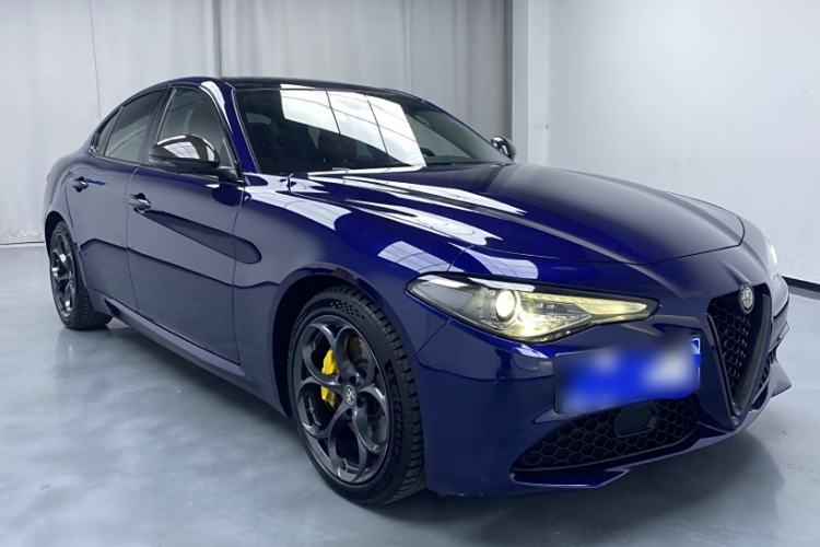 Used Alfa Romeo Giulia 2020 2.0T 280HP Luxury Edition Exterior 1