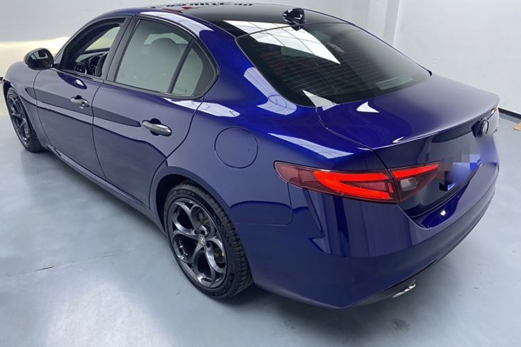Used Alfa Romeo Giulia 2020 2.0T 280HP Luxury Edition Exterior 2