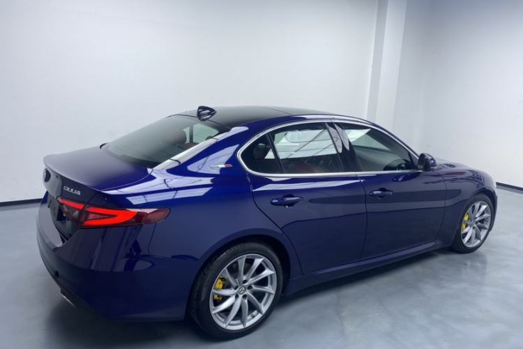 Used Alfa Romeo Giulia 2020 2.0T 280HP Luxury Edition Exterior 5