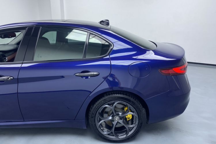 Used Alfa Romeo Giulia 2020 2.0T 280HP Luxury Edition Exterior 7