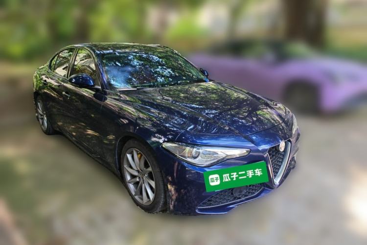 Used Alfa Romeo Giulia 2020 2.0T 280HP Luxury Edition Front Right 45 Deg
