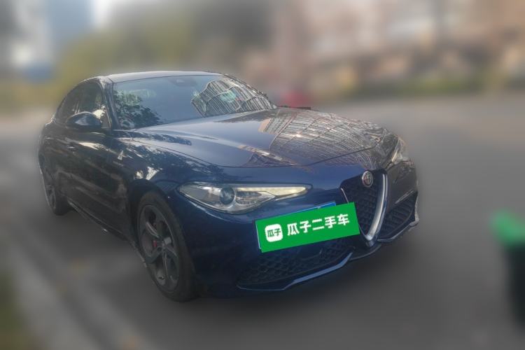 Used Alfa Romeo Giulia 2020 2.0T 280HP Luxury Sports Edition Front Right 45 Deg
