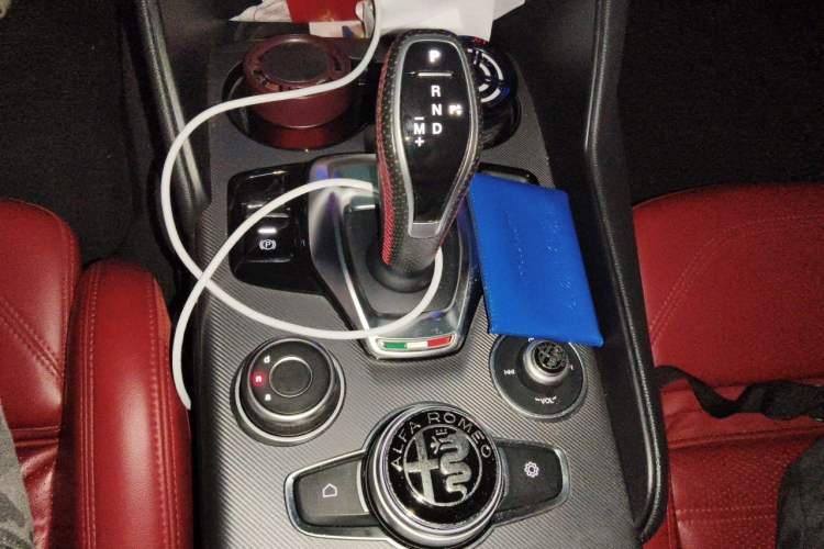 Used Alfa Romeo Giulia 2020 2.0T 280HP Luxury Sports Edition Gear Lever