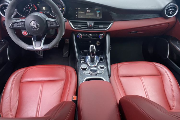 Used Alfa Romeo Giulia 2020 2.0T 280HP Luxury Edition Interior 1