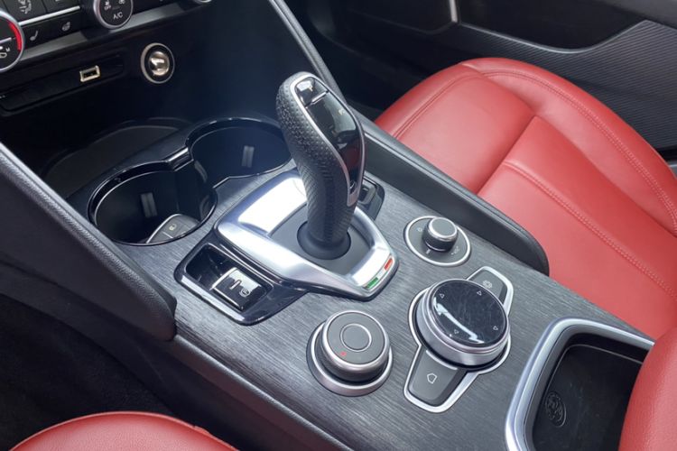 Used Alfa Romeo Giulia 2020 2.0T 280HP Luxury Edition Interior 3