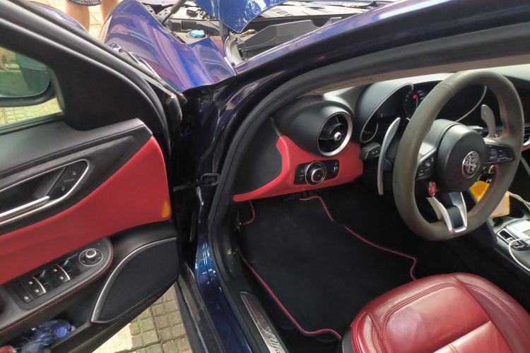 Used Alfa Romeo Giulia 2020 2.0T 280HP Luxury Edition Interior 3